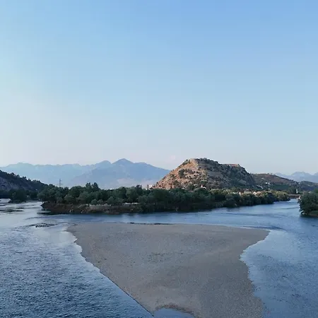 Private Luxury Villa, River View Вилла Шкодер