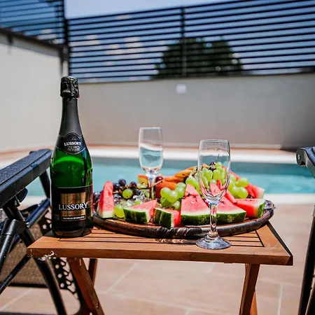 ヴィラ Private Luxury Villa, River View