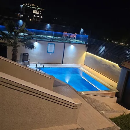 Private Luxury Villa, River View ヴィラ Shkodër