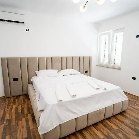 Private Luxury Villa, River View 别墅
