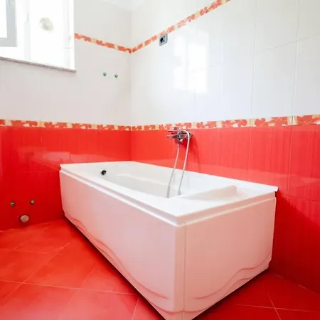 Private Luxury Villa, River View 别墅 *