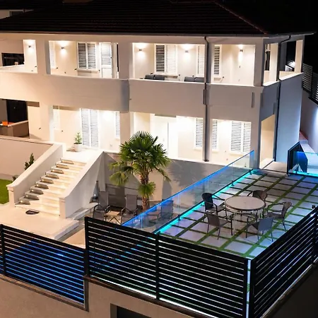 Private Luxury Villa, River View