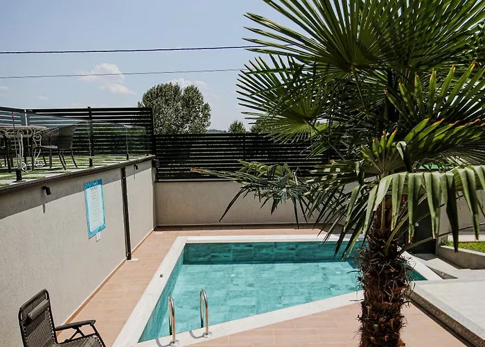 Private Luxury Villa, River View 别墅 Shkodër