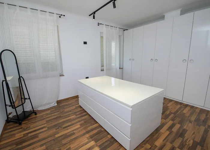 Private Luxury Villa, River View 别墅 Shkodër