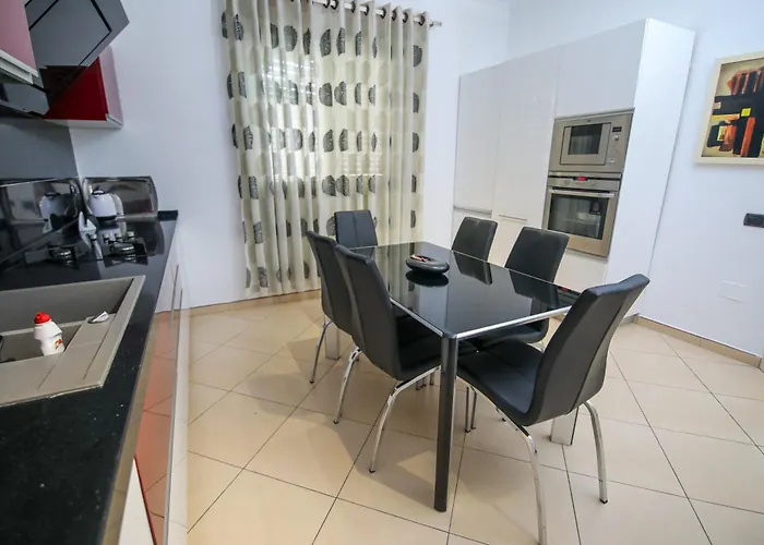 Private Luxury Villa, River View 别墅 Shkodër